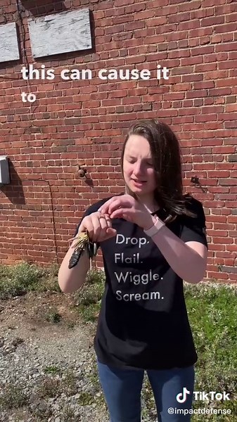 #HowTo use your keys as a #SelfDefenseWeapon #selfdefense #staysafe #impactdefense #realselfdefense #selfdefensetips #abductionprevention