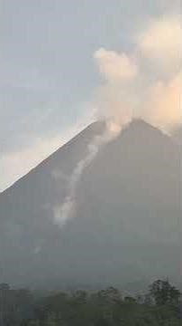 Merapi Update: Volcanic Material Eruption Towards Kali Boyong Headwaters