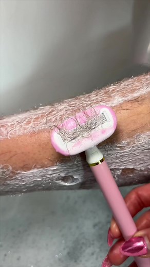 HAIRIEST LEG SHAVING ROUTINE😳
