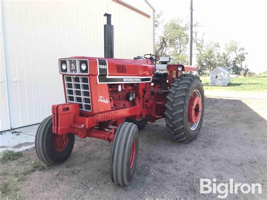 1976 International 1066 2WD Tractor | Agriculture