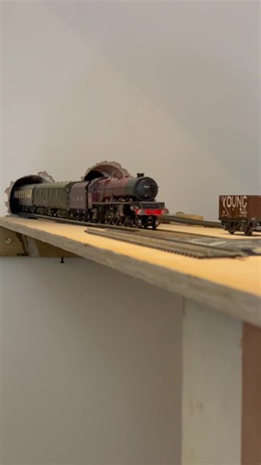 Hornby Tornado Pullman Express 00 Gauge Model Railways