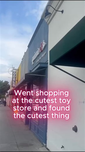 Local Color | Local Color coloring books @quinnieb1 🤸‍♀️🤸‍♀️🤸‍♀️ #santamonica #coloringbooks | Instagram