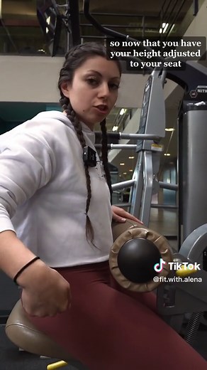 How to Use Lat Pulldown Machine - Adjusting Seat for Full Range of Motion