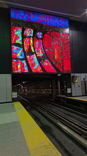 TMMP Montreal Metro game on Roblox: real life vs the game at Berri-UQAM