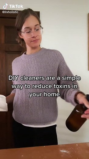 DIY Nontoxic Windex Recipe for Clean Living