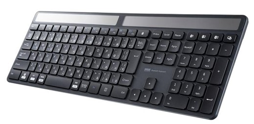 究極の手間要らず。部屋の明かりで勝手に充電する無線キーボード