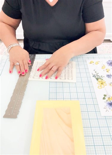 💛Hymnal Shelf Sitter💛 💙Rub on Transfer: https://www.craftinchaos.shop/?af=SQ9FW 💛Paint Pixie Paint: https://paintpixie.com Discount Code: dina15off | Designs by Dina