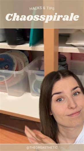 Selina | Ordnung & Aussortieren on Instagram: "Du räumst immer wieder auf und trotzdem fühlt es sich nie wirklich ordentlich an? 💬 Das liegt oft nicht an dir, sondern an der Menge an Besitz den du täglich wegräumen musst 🫧 Zu viele Dinge bedeuten: mehr Entscheidungen, mehr visuelle Reize& auch mehr Mental Load im Alltag 💭 Ordnung entsteht nicht durch Perfektion, sondern durch Reduktion, klare Plätze & bewussteren Konsum 📦✨ Kommentiere Challenge und ich schicke dir den Link zu meiner kostenlo