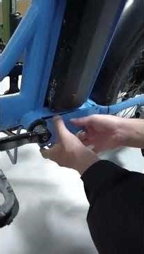 How to disconnect the pedal sensor cable of D200