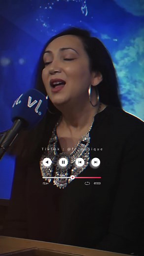 Assia chante 'Elle est à toi' - Émotion et Mélodie