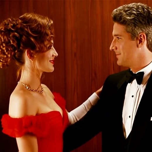 No one noticed this giant blooper in the iconic Pretty Woman 😮 Look closer and check the first comment below 👇🏼 | HYPE.