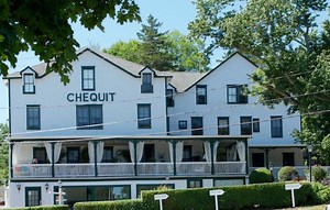 Iconic Shelter Island Inn Lists For $9 Million