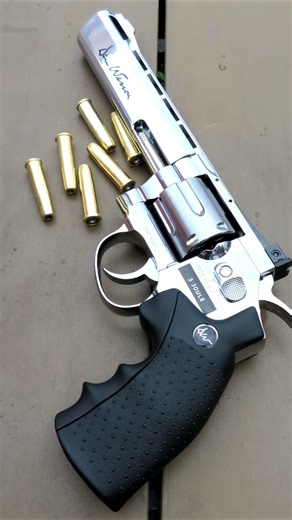 Dan Wesson 6" Pellet Pistol vs Choclok milk