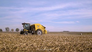 11K views · 264 reactions | You guessed it - the ZR5 self-propelled round baler. The Vermeer team continues to test the ZR5 and lately, it has been showing its capabilities in the field by producing thousands of 5-ft by 6-ft cornstalk bales. The innovations team continues to optimize the ease of operator use, especially when baling cornstalks. Learn more about the ZR5: https://goo.gl/Pt4By5 | Vermeer Agriculture | Facebook