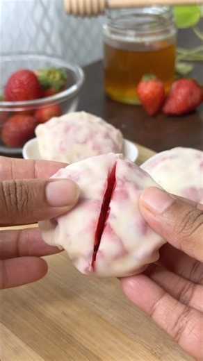 Viral Rice Paper Mochi Recipe | Strawberry Rice Paper Mochi 🍓 | Easy Dessert #Shorts