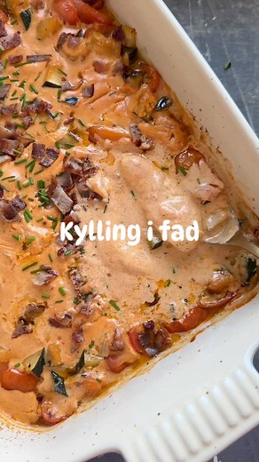 En nem omgang kylling i fad med sovs, server gerne med ris og en kålsalat 🥬 link til opskrift i kommentarfeltet | Madmusen