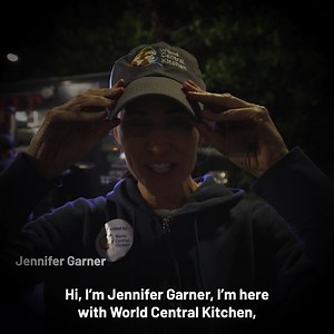 5.9K reactions · 222 shares | In response to the devastating wildfires in Southern California, Jennifer Garner joined Chef José Andrés and the rest of the WCK team to help serve meals to her neighbors. Your support today will help us keep cooking for families and first responders in need. | World Central Kitchen | Facebook