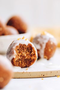 Pumpkin Spice Cake Bites (No-Bake!)