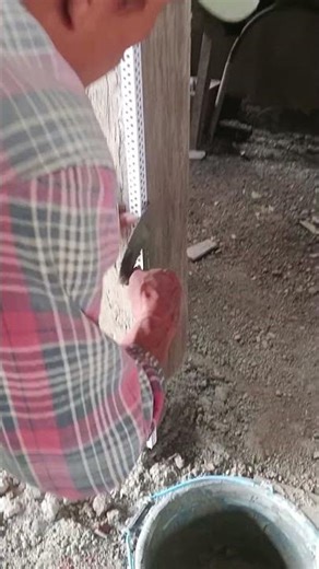 corner plaster: installing corner beads on plastered corners.