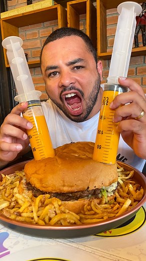 1.2M views · 10K reactions | DESAFIO COM LANCHÃO E SERINGA DE LITRO COM CHEDDAR,VALENDO R$500,00, NO @oburguer Av. Moaci, 806 - Moema, São Paulo - SP, 04083-002 | Casal Nascimento | Facebook