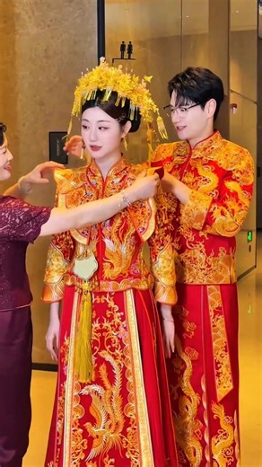 Beautiful Chinese Bride Silk Dress 😍 Classic Wedding Look 👰✨