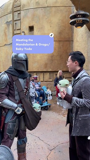 Mandalorian & Grogu Encounter at Disneyland's Batuu