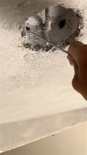 Ceiling ki Wiring Kaise Hoti Hai? 💡 Asli Kaam Dekho! #CeilingWiring #HomeConstruction #shorts