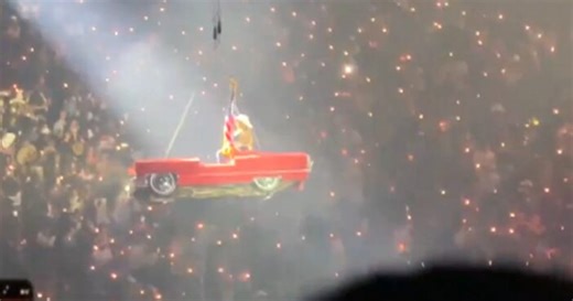 Beyonce’s flying car tilts mid-air over crowd during concert in Houston