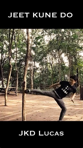 절권도는 더함이 아니라 제거다. | Jeet Kune Do is not addition—it’s elimination.