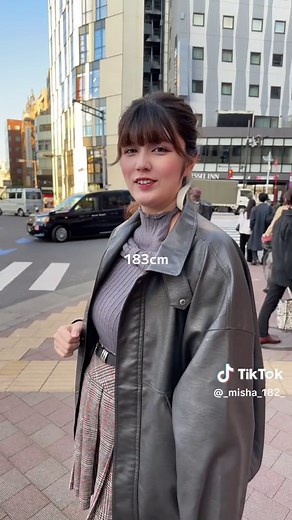 183cmとおさんぽ！ #高身長女子 #tallgirl #デカ女 #heightdifference #身長差 | tall girls