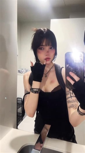 sarah ★ on Instagram: "lara croft *^o^* ___________ #explore #laracroft #cosplay #stream #supernova"