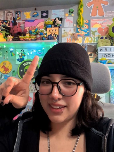 Replying to @monicamejialopez Ya no se pelieeeeeeen 😩 #aprendeinglés #inglésfacil #aliensschool #teacherdian #adivinalacancion