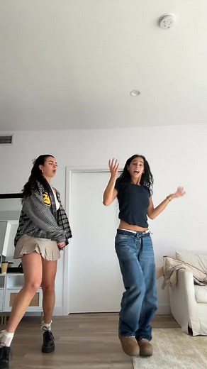 Scrunchie was a paid actor 😭😭@Lolo Fitzmo | Sofia muse