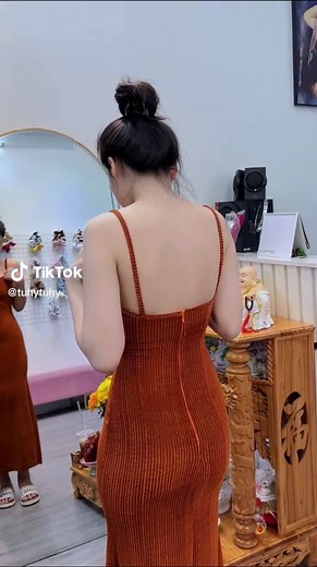 Stylish Boutique Try-On: Rust-Colored Dress Lookbook