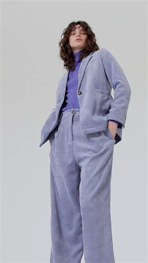 Glamorous touches, Sixties vibes, without ever passing up on color: back to velvet! Get excited about by one of the most-loved fabrics of all time and check out all the new women's looks! benetton.ly/Women_Velvet_US | UNITED COLORS OF BENETTON