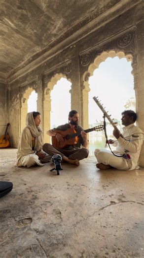 Wildervanbuilds on Instagram: "This instrument is the Ravanhatta, a traditional one-string bowed instrument of Rajasthan. It’s played mainly by the Bhopa community, musicians who have carried oral storytelling traditions for generations. You’ll still hear it around Pushkar, especially with street performers and folk artists keeping the sound alive. Here we are lucky enough to play with and enjoy the beautiful sound of the ravanhatta!! Would you like to see more musicians from@Rajasthan?"