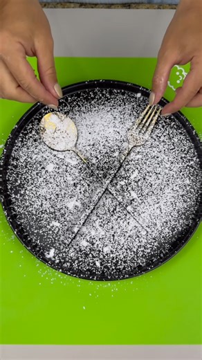 Quick and easy hack! I show you a quick and easy hack to decorate that dessert of yours This original video was produced by Network Media, Via P | Hackity Hack Club