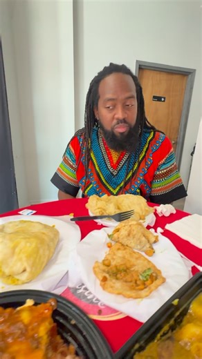 THE BEST TRINI CUISINE IN CHICAGO! @ds_roti_trini_cuisine 😋 - 8 / 5 OVR ! ! It doesn’t matter your ethnicity you’ll love this here ! Make that trip😋 - #foodie #blackowned #foodreview #tasty #travel #delicious #chicago #chicagofoodscene | The Hungry Black Man