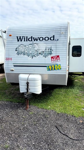 2006 wildwood Rv for Sale , 2 rooms 1 bathrooms , everything works fine, it is in very good condition, 32 feet long, 6 sleeps people, $9,700 , we accept credit card. #forsale #alaventa #trailerforsale #rvforsale #parati