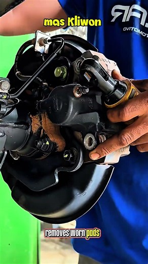 Step-by-Step Car Disc Brake Pad Replacement Guide#shorts #automotive #mechanic #satisfying #repair