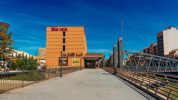 Malaga City Walk 4K 🇪🇸 – Summer in Spain 2024