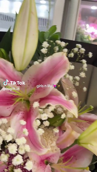 Jumbo Lily Bouquet for Unforgettable Moments