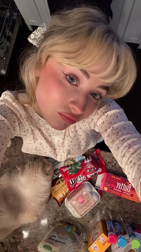 Sabrina Carpenter Christmas Cookies and Cat Videos