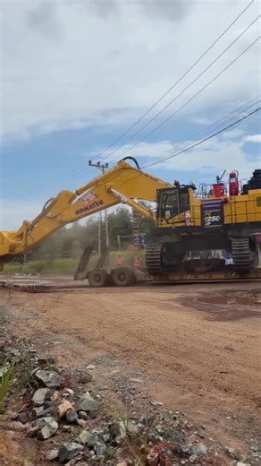 HOUSE OF MACHINES & SPARES on Instagram: "™️🔥The Komatsu PC1250 is a serious heavy-duty excavator, not your normal digging machine. This thing is built for big jobs—mining, quarrying, large earthworks. It weighs around 120–130 tons, so once it’s on the ground, it owns that space. It’s powered by a Komatsu SAA6D170 engine, very strong, very reliable, and made to run long hours without complaining. The digging power is crazy—deep cuts, hard rock, big loads—no stress. You pair it with big dump tru