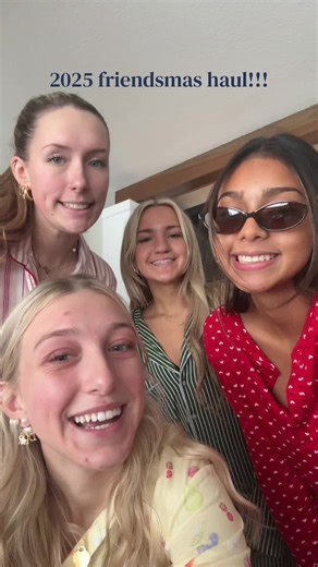 FRIENDSMAS!!! #haul #christmas #friends #friendsmas #fyp | friends christmas gifts