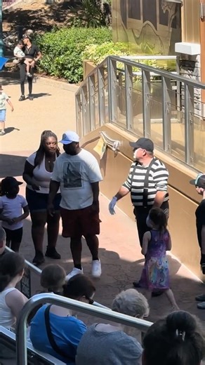 Well, he didn’t expect that to happen 💀🤣 Tom mime Seaworld #seaworldmime #tomthemime #funnyvideos