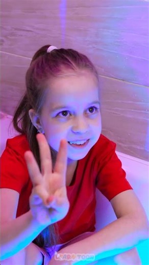 🛁 Foam PARTY in the bath! Mom's SMART trick with a BALLOON! 🎈✨ #Shorts #Kids