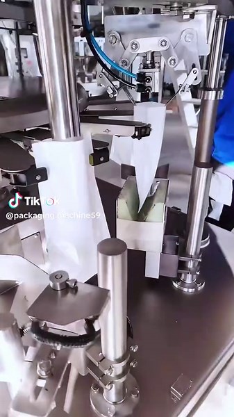 Our smart packaging systems integrate precision technology, high-speed operations, and real-time monitoring to optimize production, improve efficiency, and ensure consistent product quality. #packagingmachine #packagingmachinesupplier #verticalpackingmachine #weighingmachine #fillingmachine #price #factory #packagingsolutions