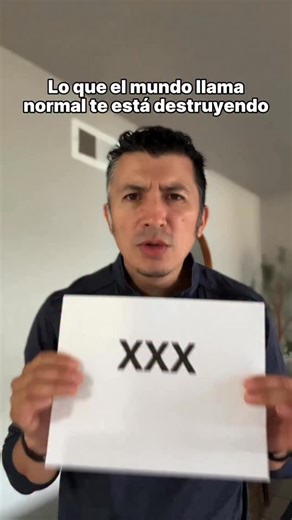 💥 Yo también creía que era normal. Normal mirar N0p0r. Normal justificarlo con frases como “todos lo hacen” o “es parte de ser hombre”. Pero si algo destruye tu mente, tu deseo y tu conexión real… ¿cómo puede ser normal? El mundo te vendió una versión débil de la hombría: hombres sin control, sin propósito, sin enfoque. Pero la verdadera fuerza no está en seguir lo que todos hacen, sino en dominar lo que pocos se atreven a enfrentar. 📖 “No se conformen a este mundo, sino transfórmense por medi