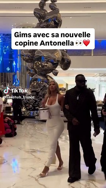 Gims en compagnie de sa nouvelle copine #gims #femmesoftiktok #dubai #rapfrancais